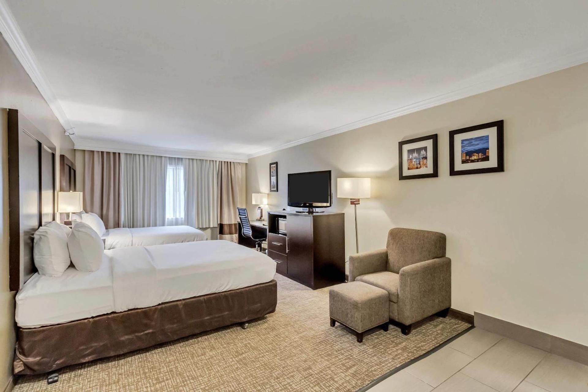 Queen Suite with Two Queen Beds - Non-Smoking