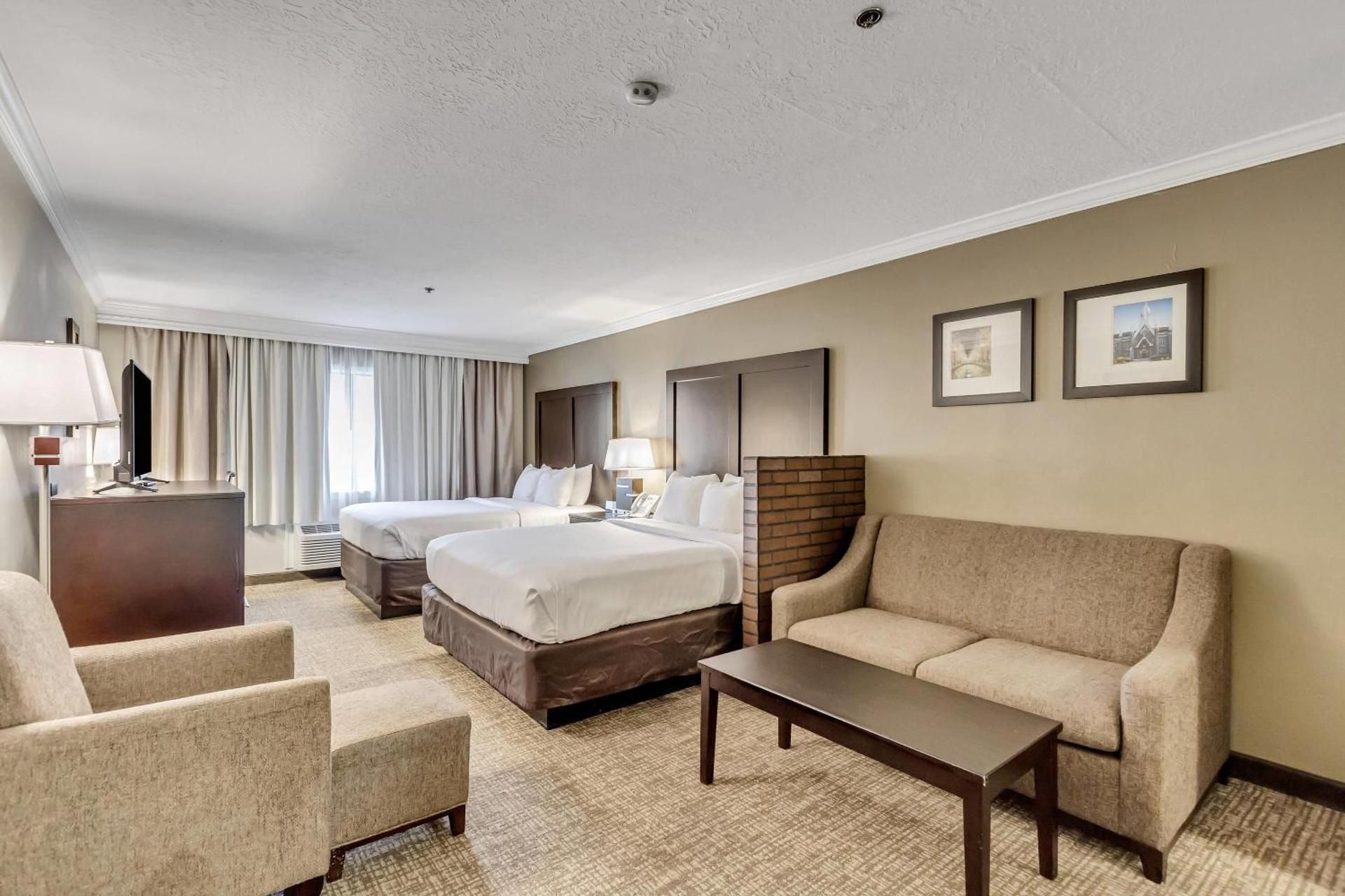 Queen Suite with Two Queen Beds - Non-Smoking