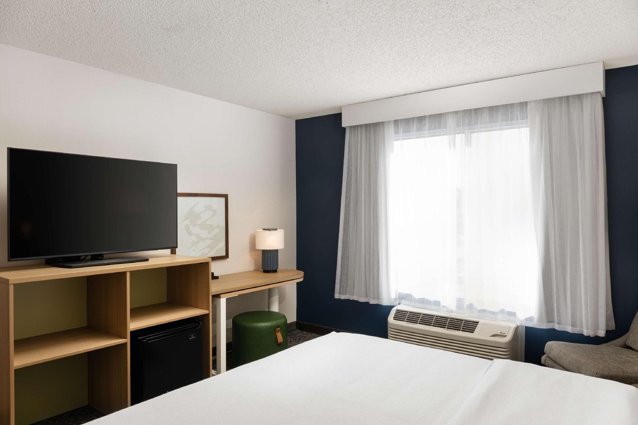 1 KING MOBILITY ACCESSIBLE ROLL IN SHOWER