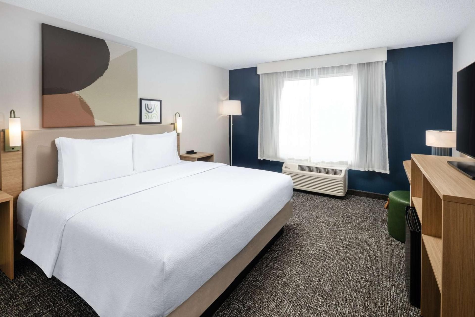 1 King Bed Mobility Accessible with Bathtub