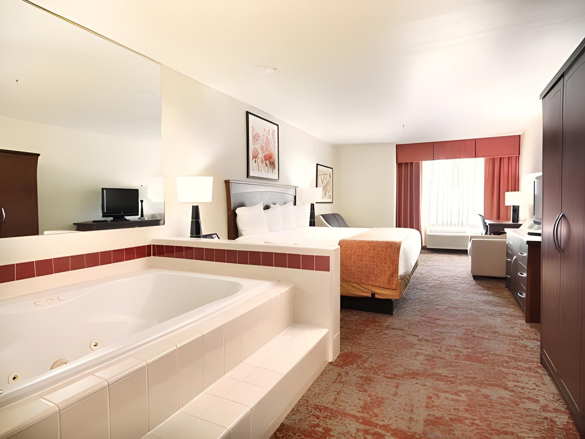 King Bed with Bathtub