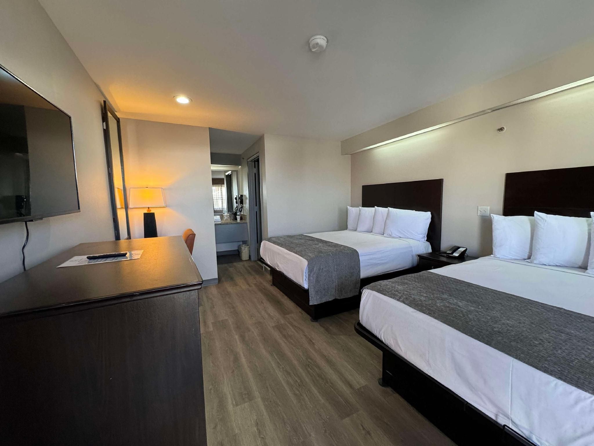 2 queen beds, nonsmoking