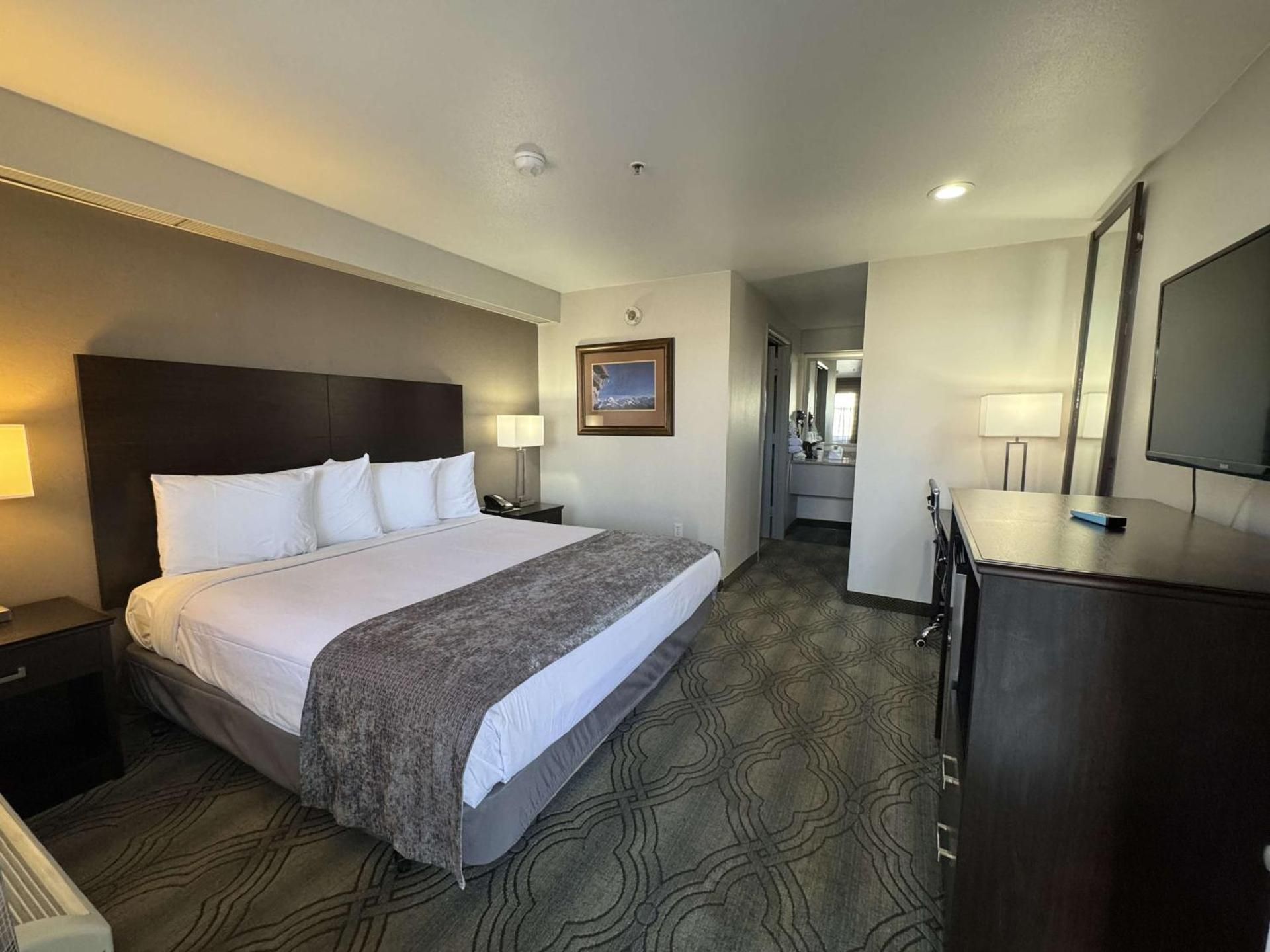 1 King Bed, Nonsmoking