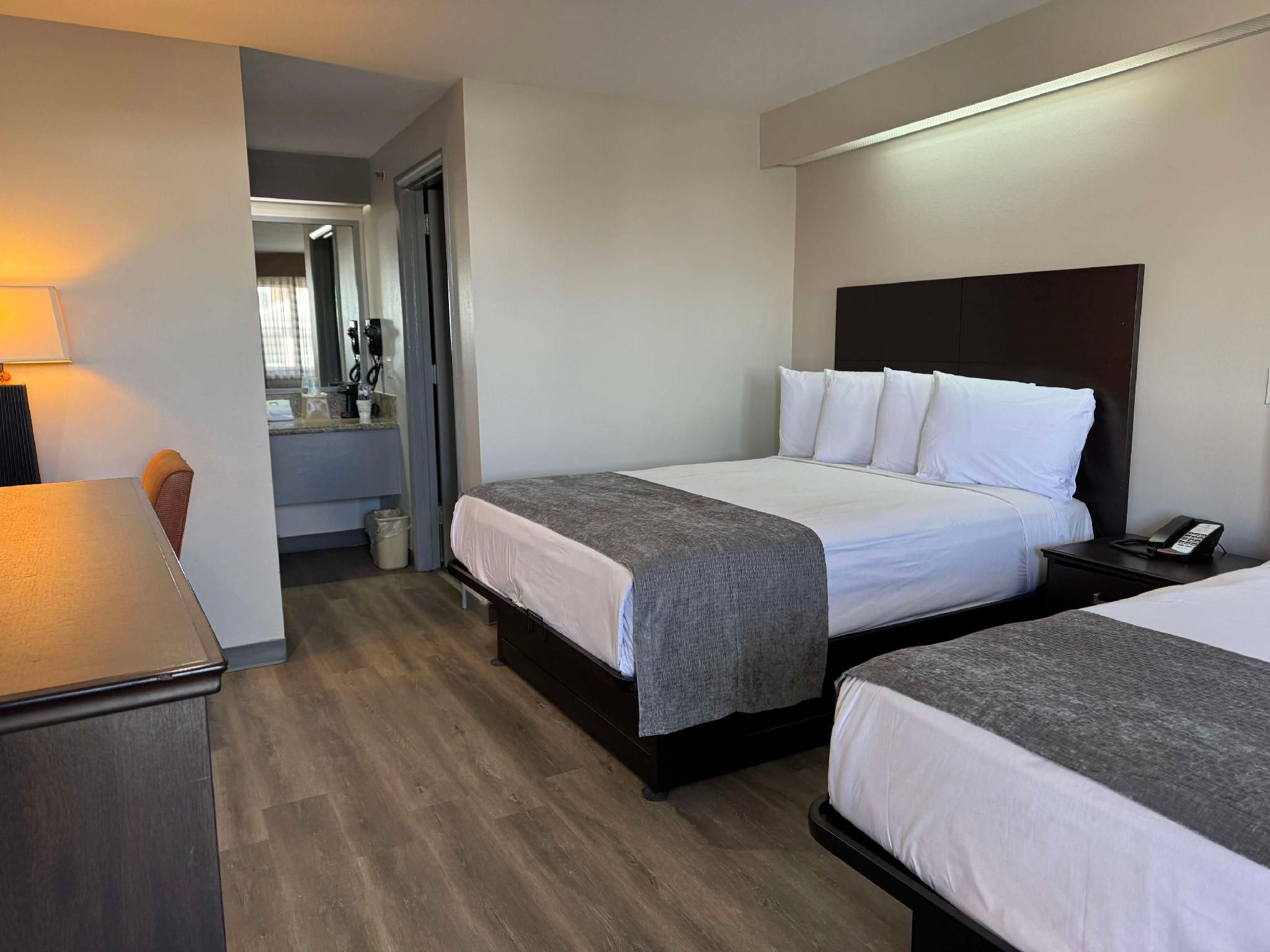 2 queen beds, nonsmoking