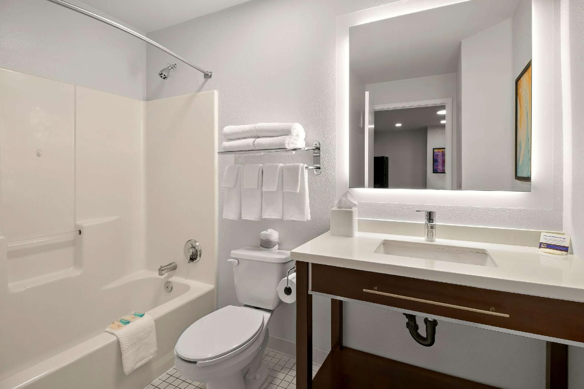 1 Queen Bed, Suite, Nonsmoking, Accessible