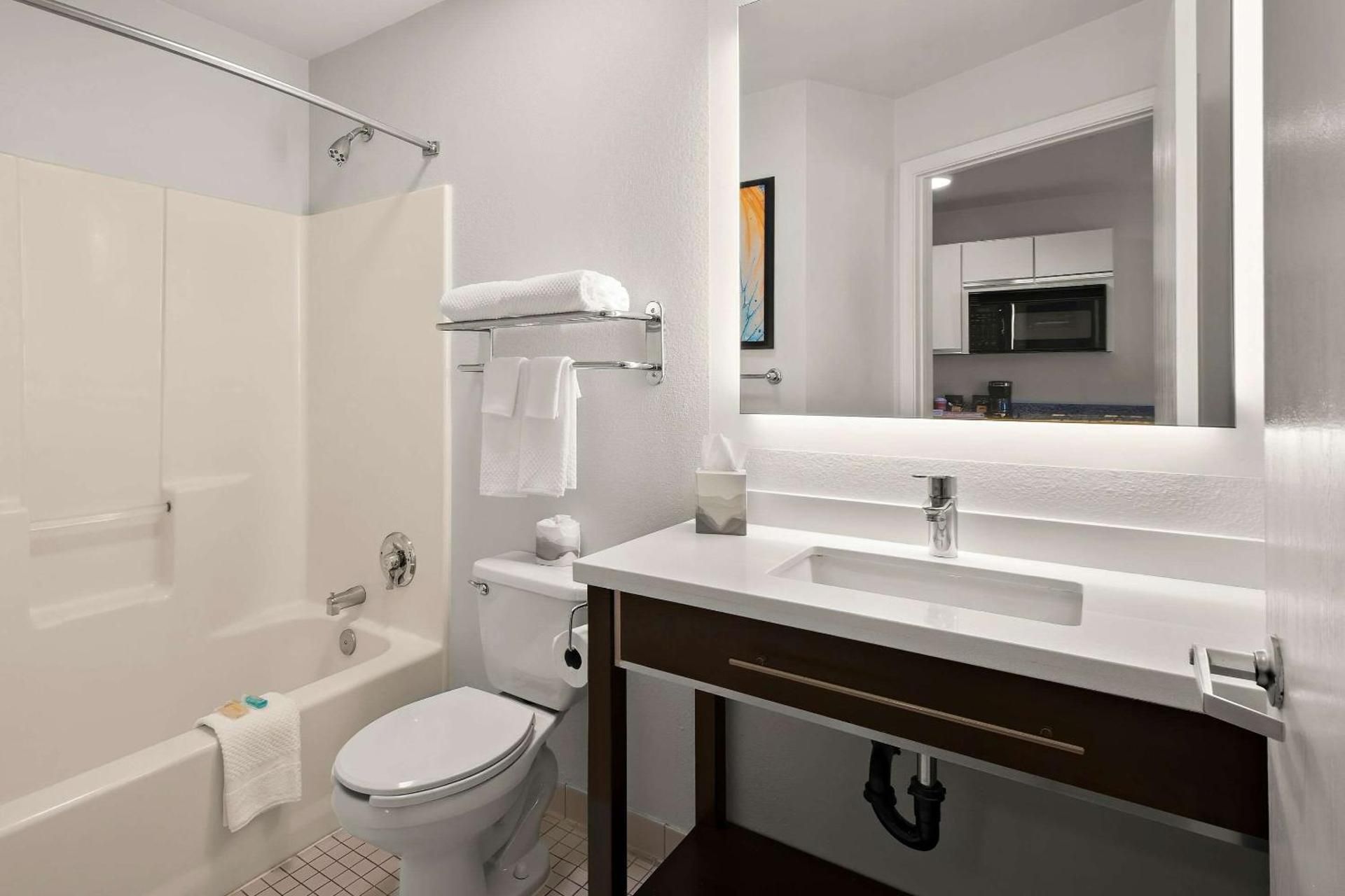 Queen Suite with Accessible Tub and Sofabed - Accessible/Non Smoking