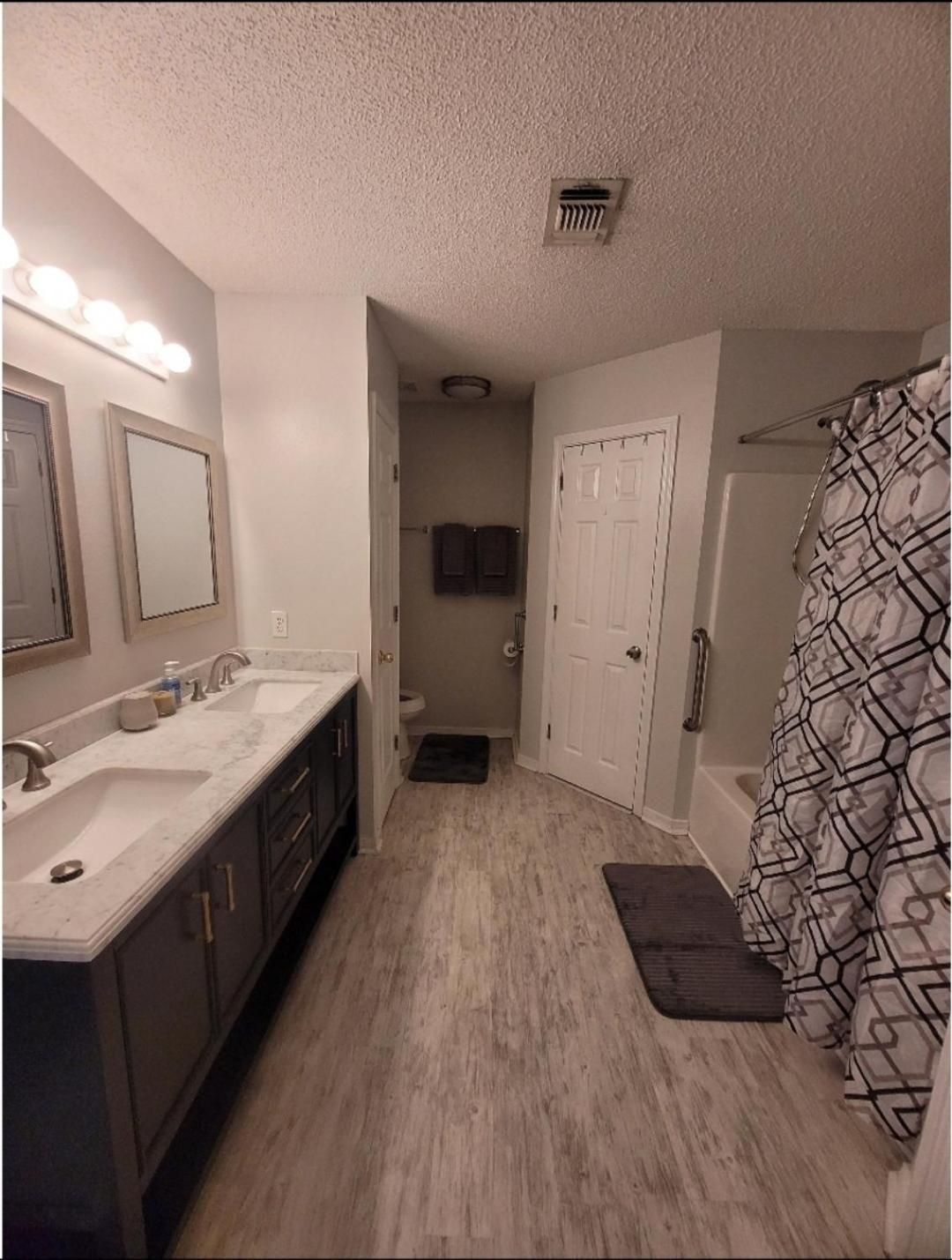 Deluxe Queen Suite