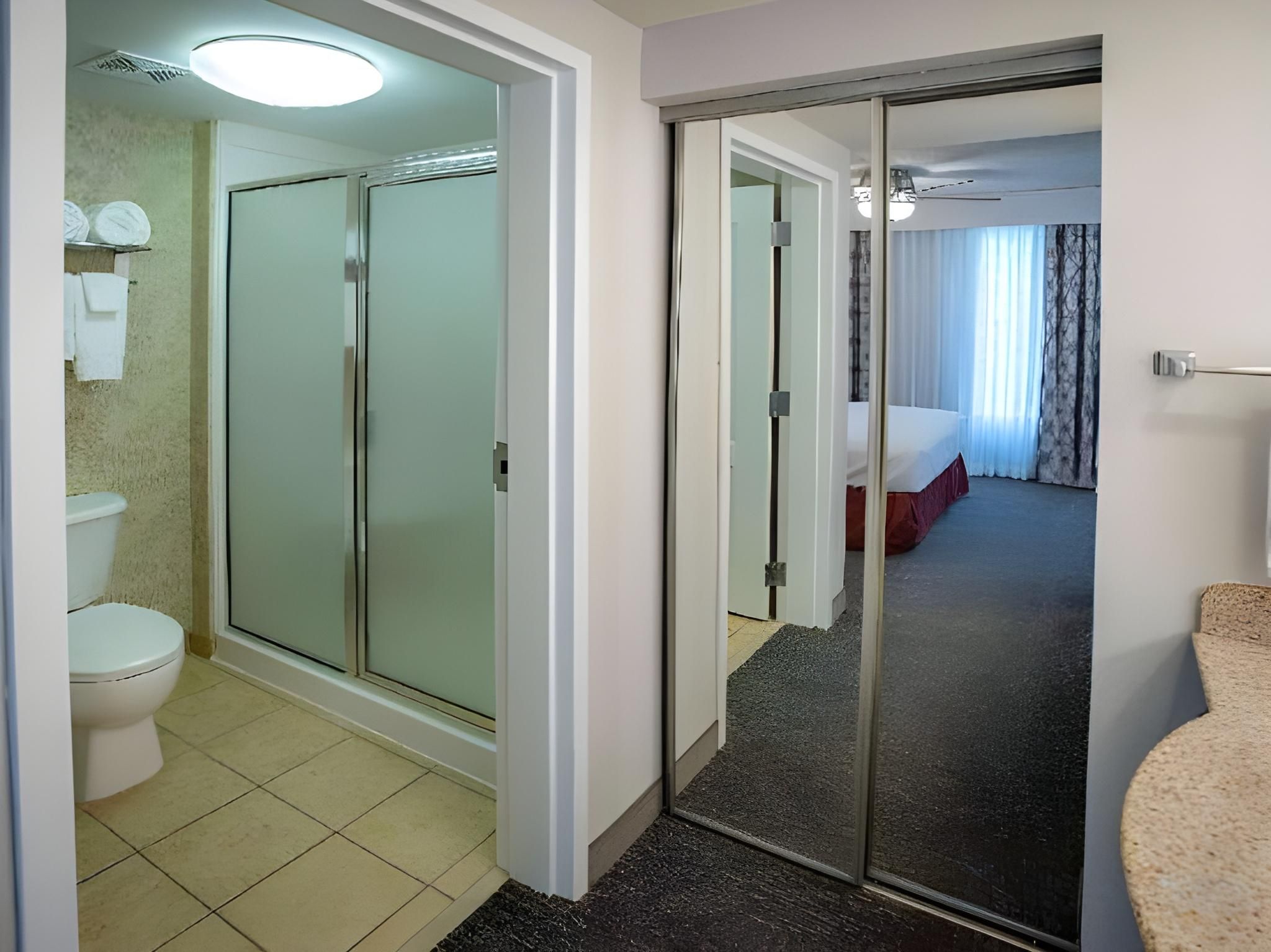 1 Queen Studio Suite