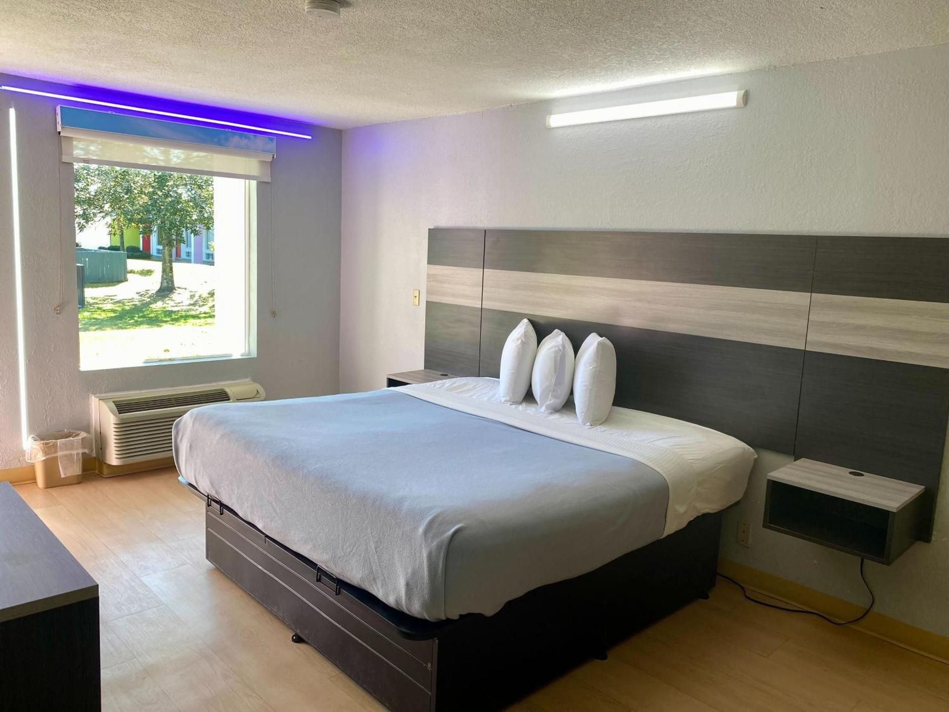 King Room - Non-Smoking