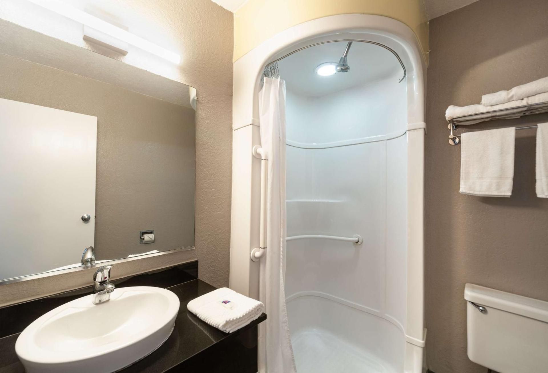 Deluxe Quadruple Room - Non-Smoking