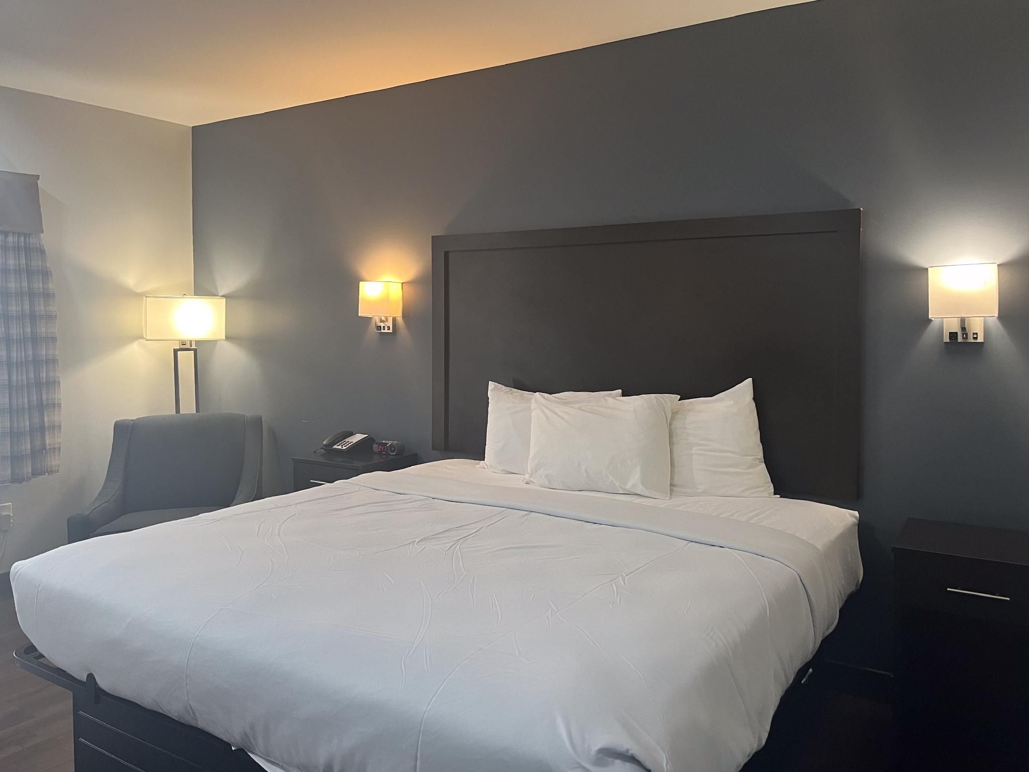 1 QB | Non-Smoking, Micfridge