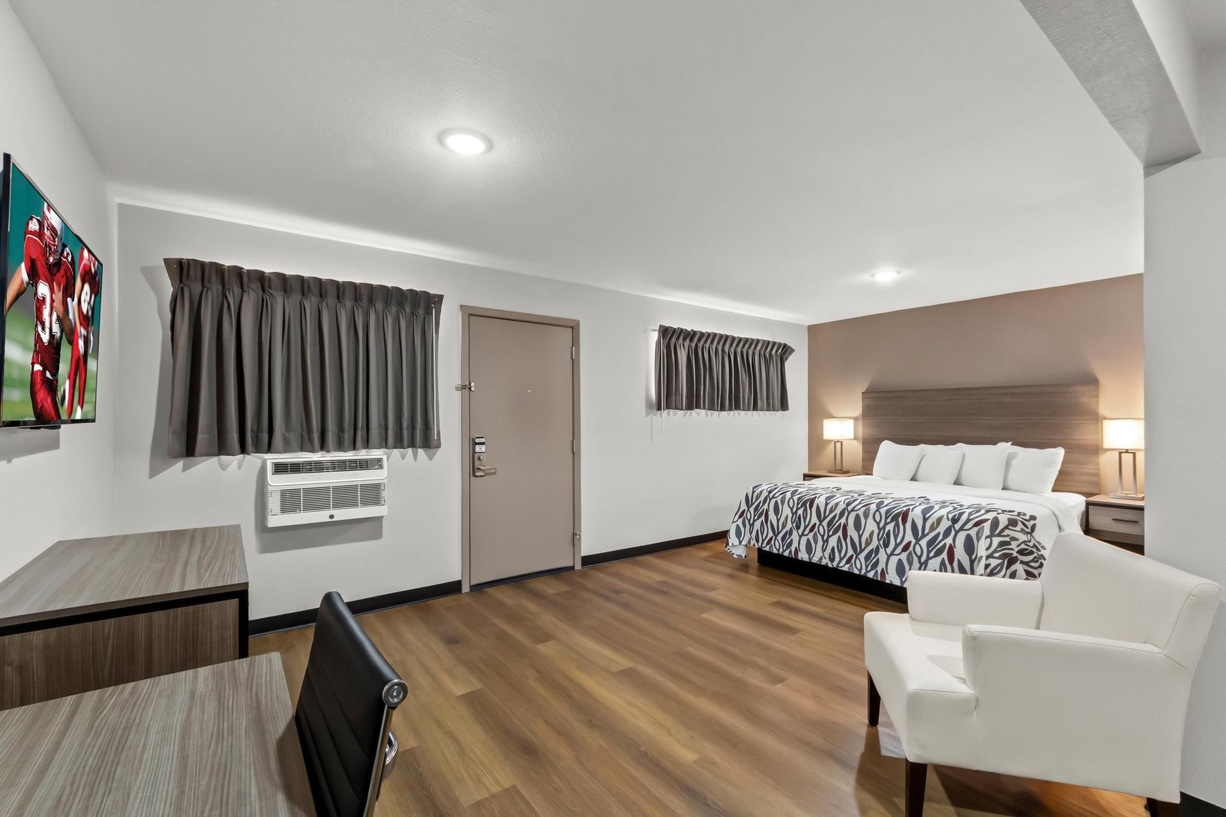 ADA Deluxe King with Kitchenette Non-Smoking