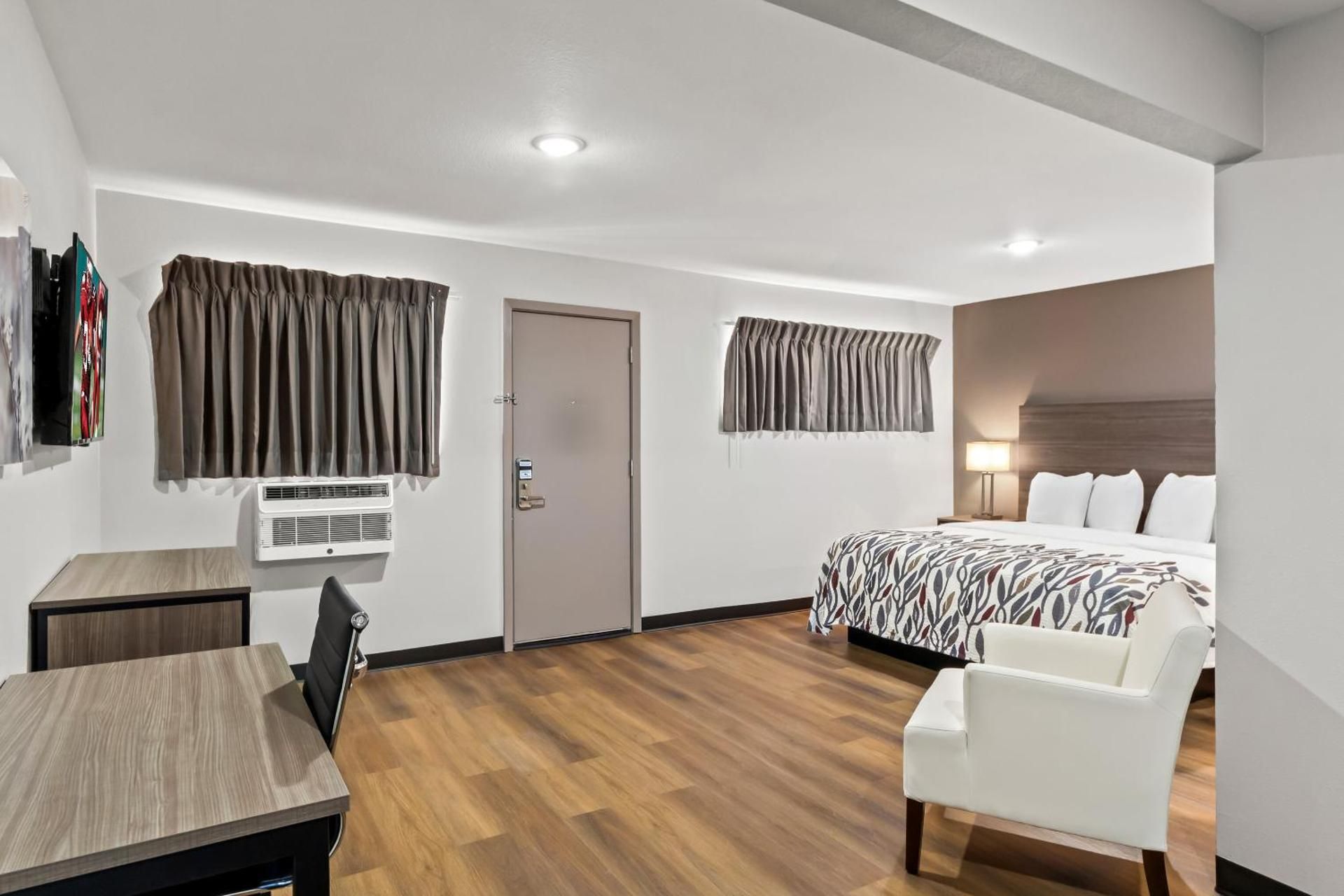 Deluxe King Room with Kitchenette Non-Smoking