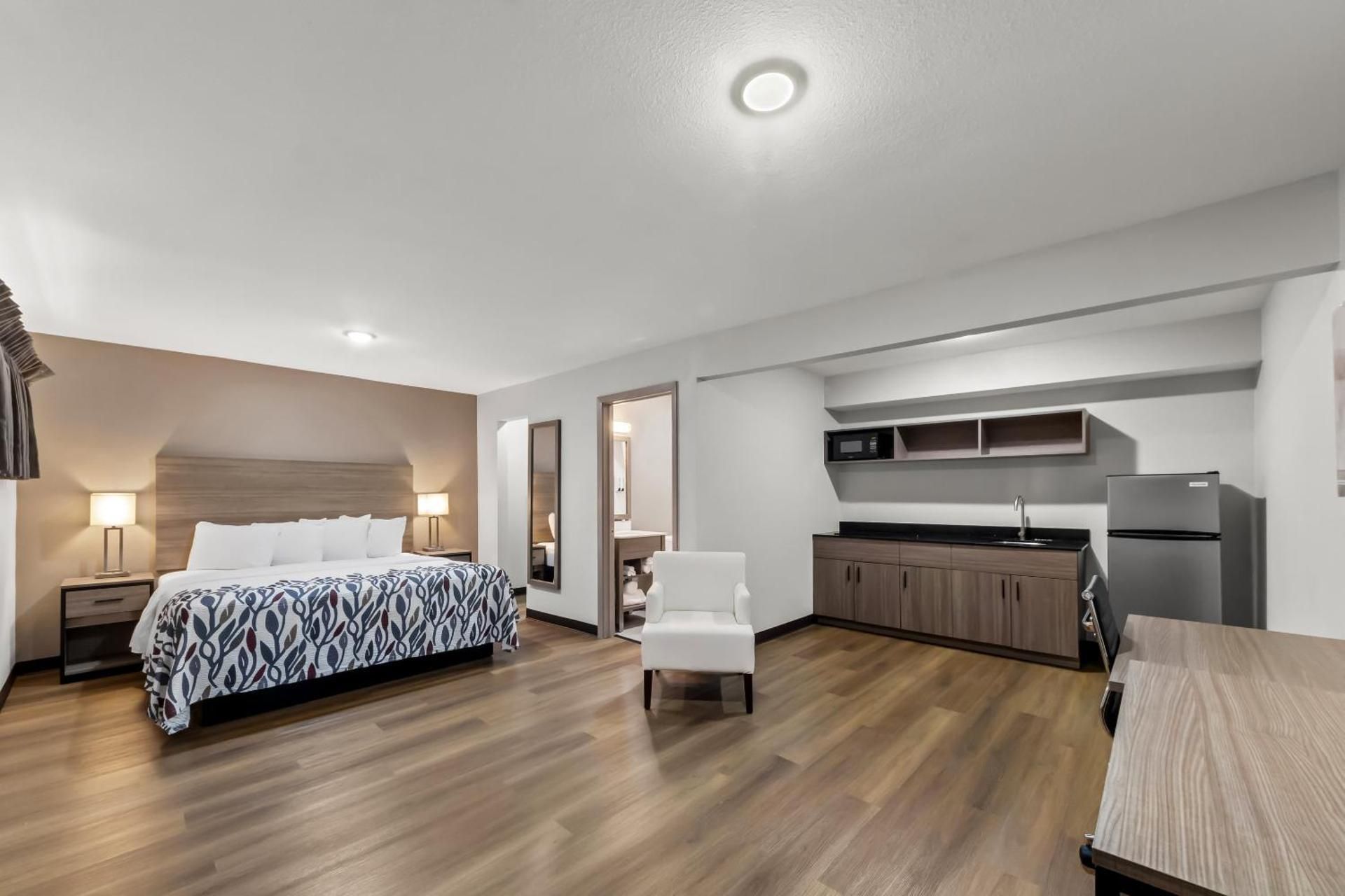 Deluxe King Room with Kitchenette Disability Access Non-Smoking