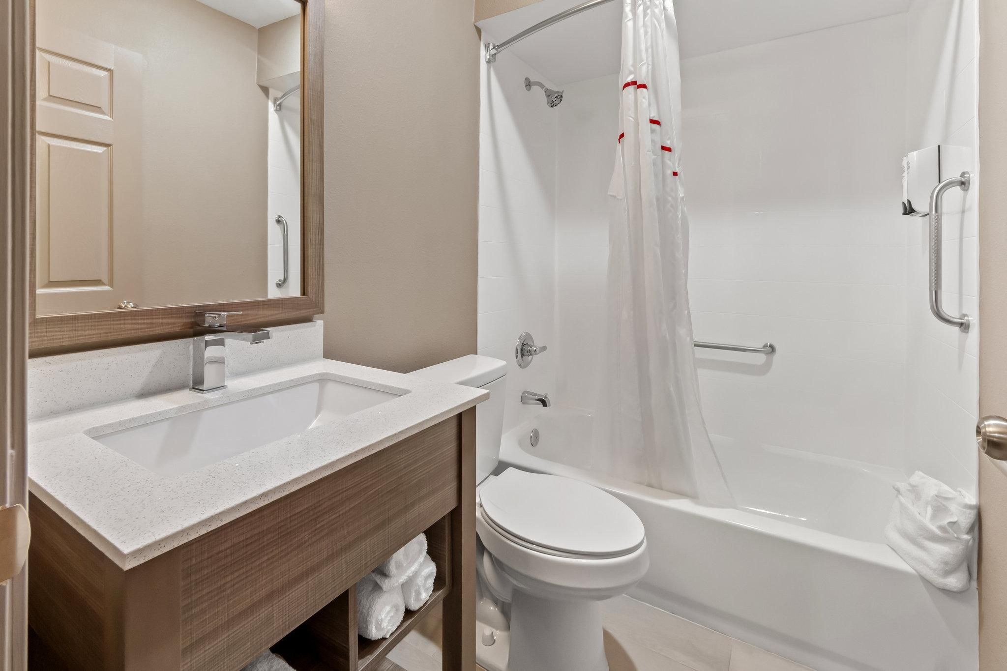 ADA Deluxe 2 Queen Beds with Kitchenette Non-Smoking