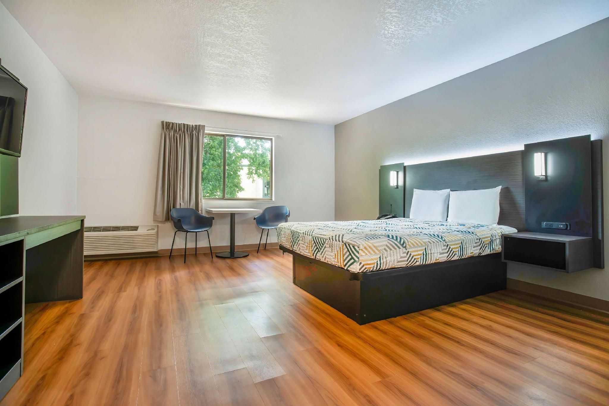 3 Queen Beds | Non-Smoking