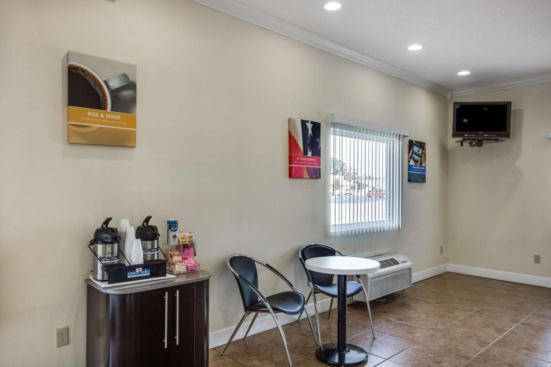 shared lounge/tv area