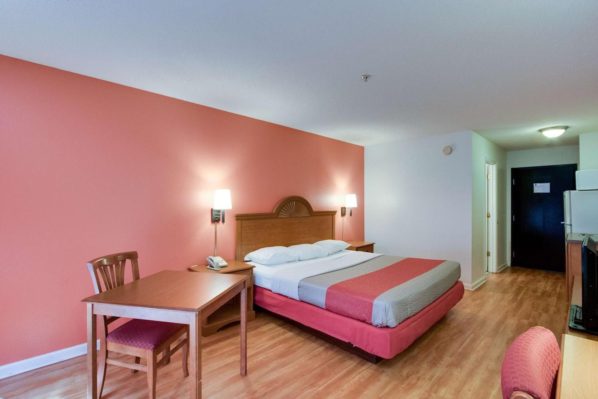 King Room - Non-Smoking