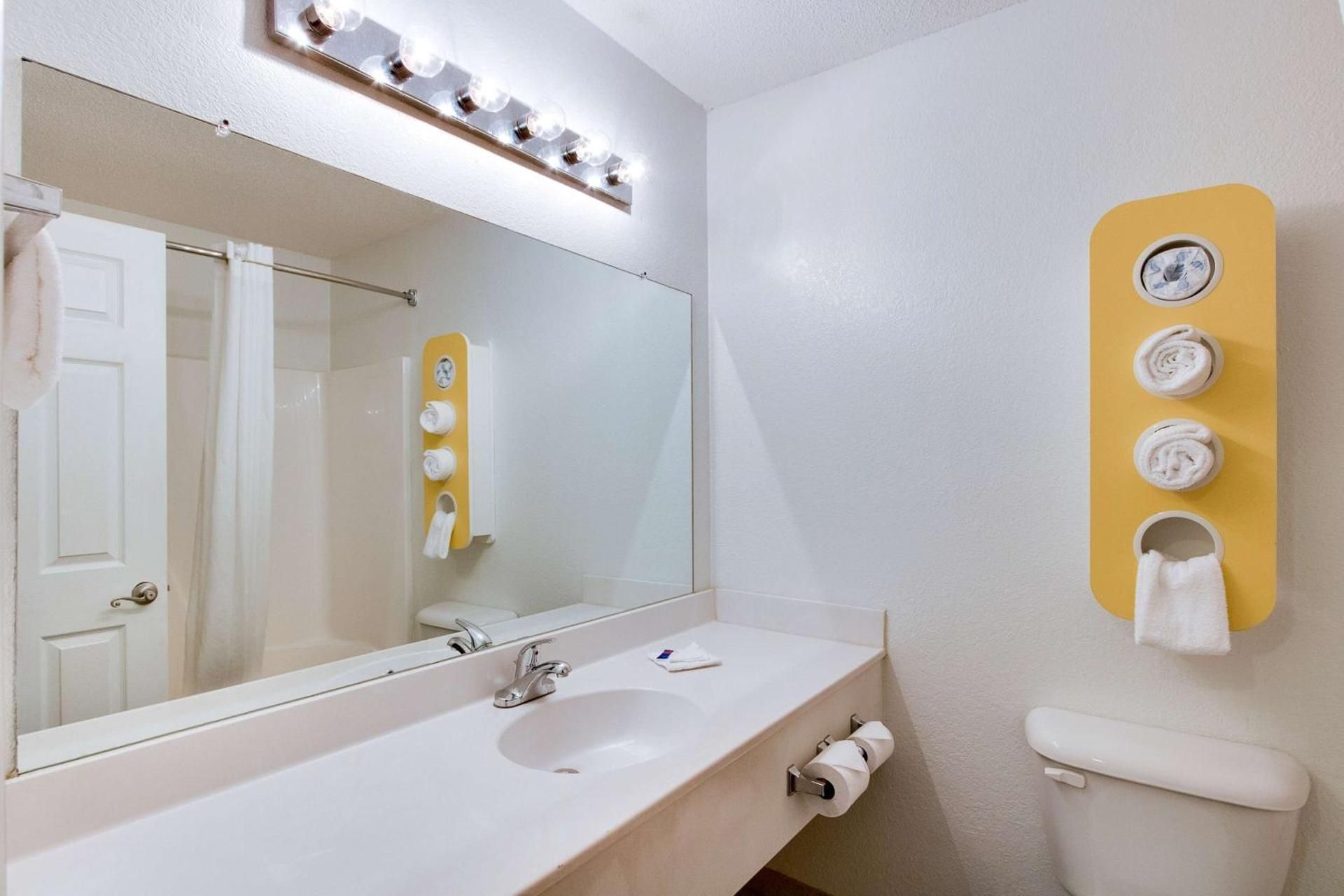 King Room - Non-Smoking