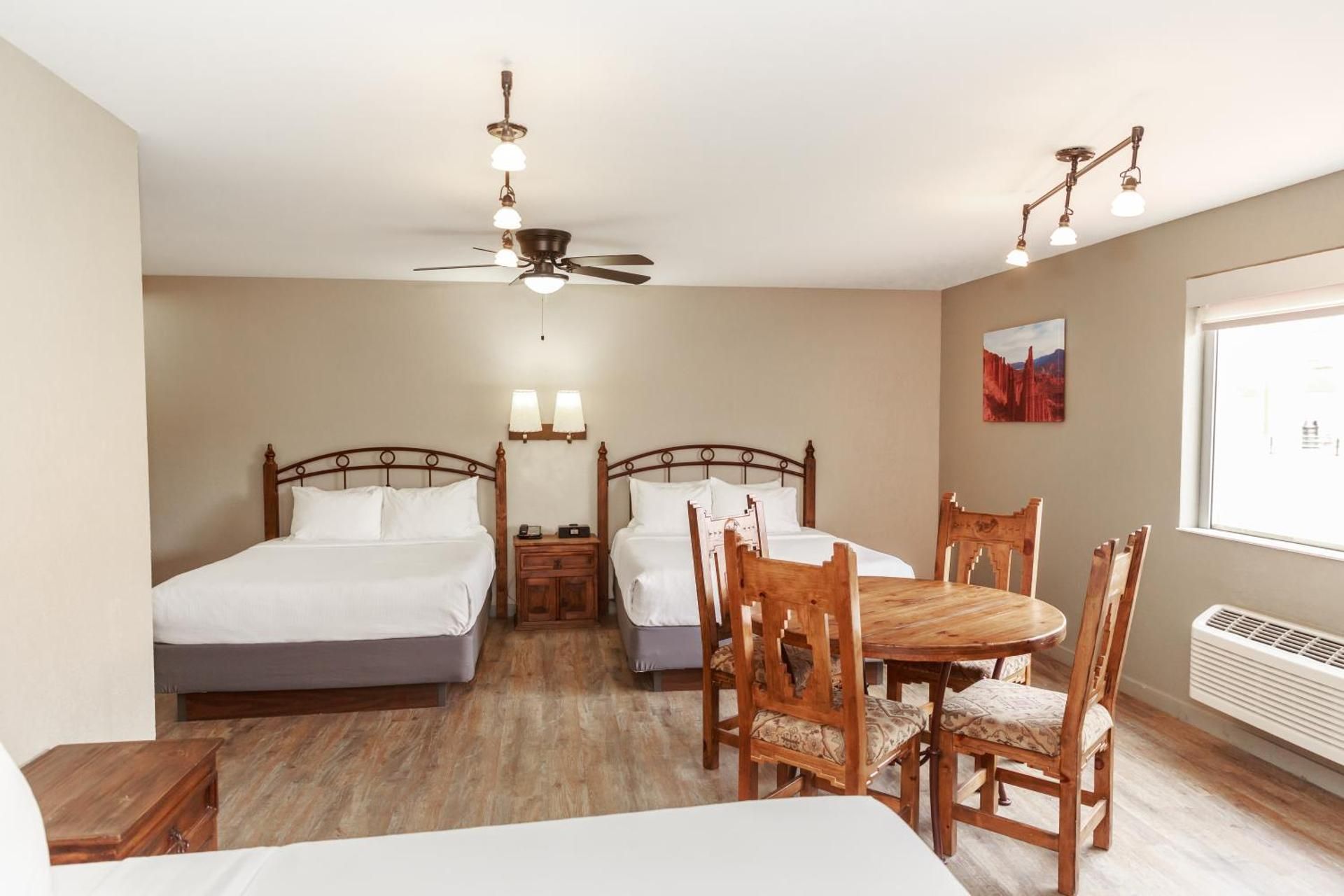 Aarchway Inn Queen Room with Three Queen Beds 2