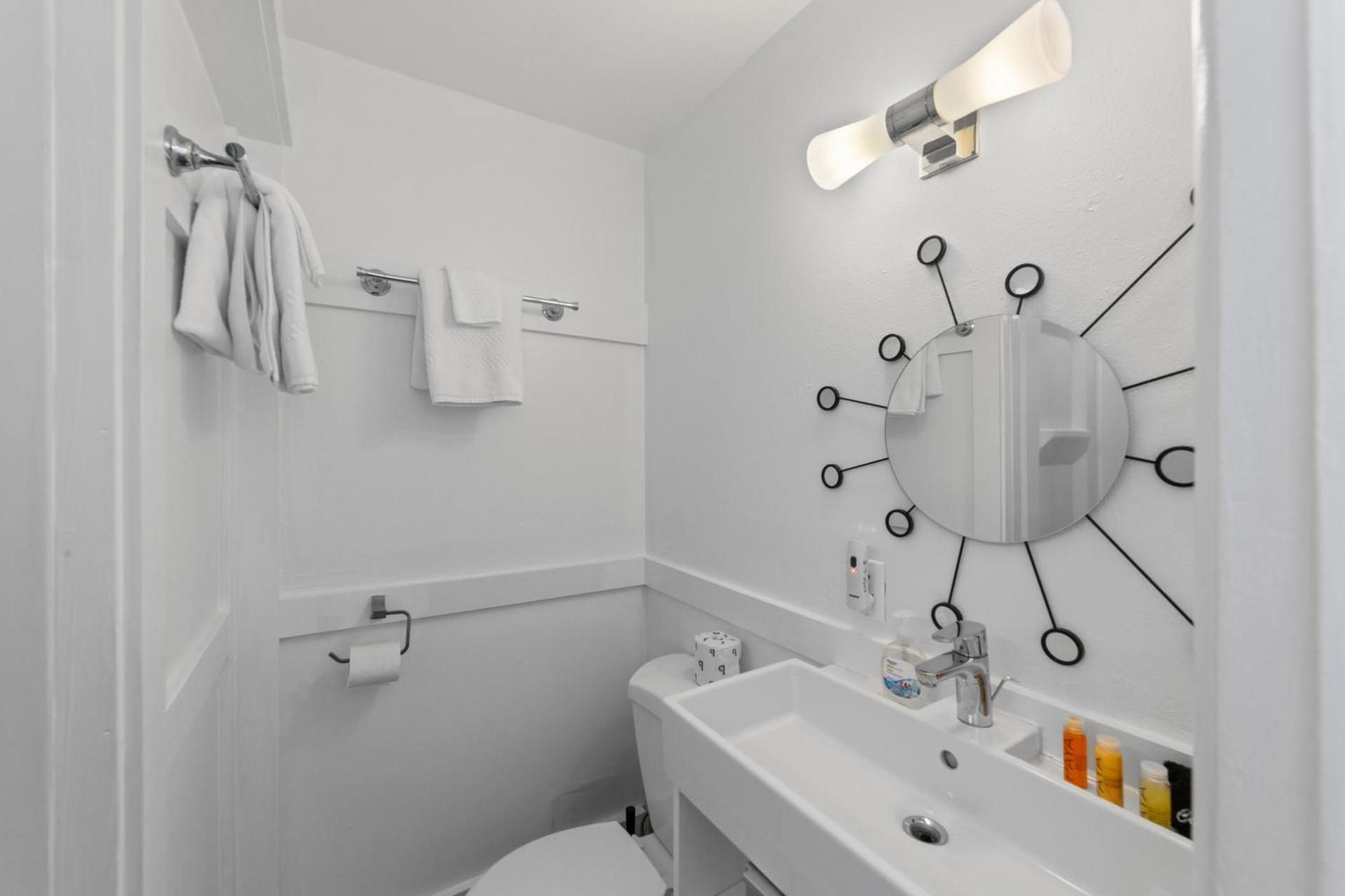 Atomic Motel Standard King Room 3