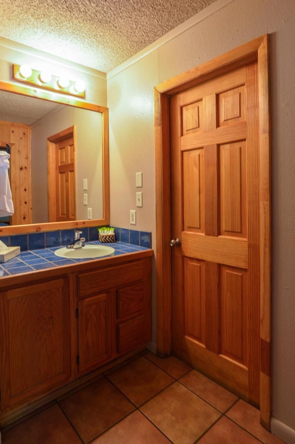 Rustic Inn Two-Bedroom Apartment 2