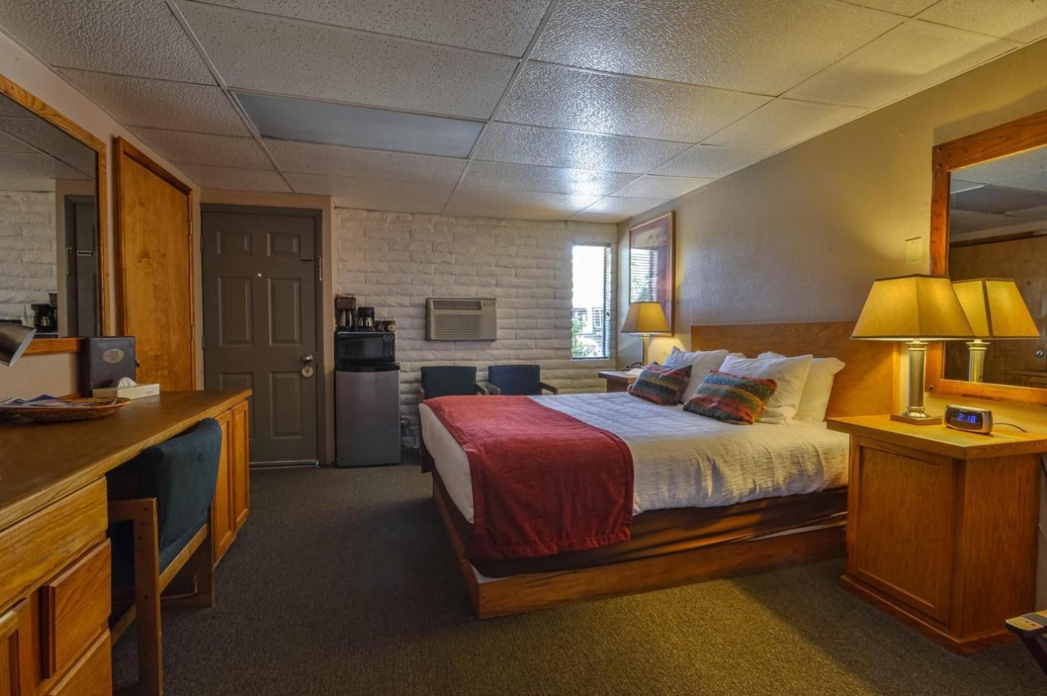 Rustic Inn Queen Room 2