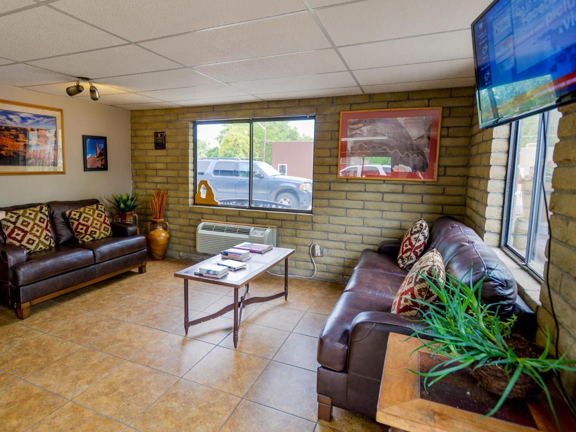 shared lounge/tv area