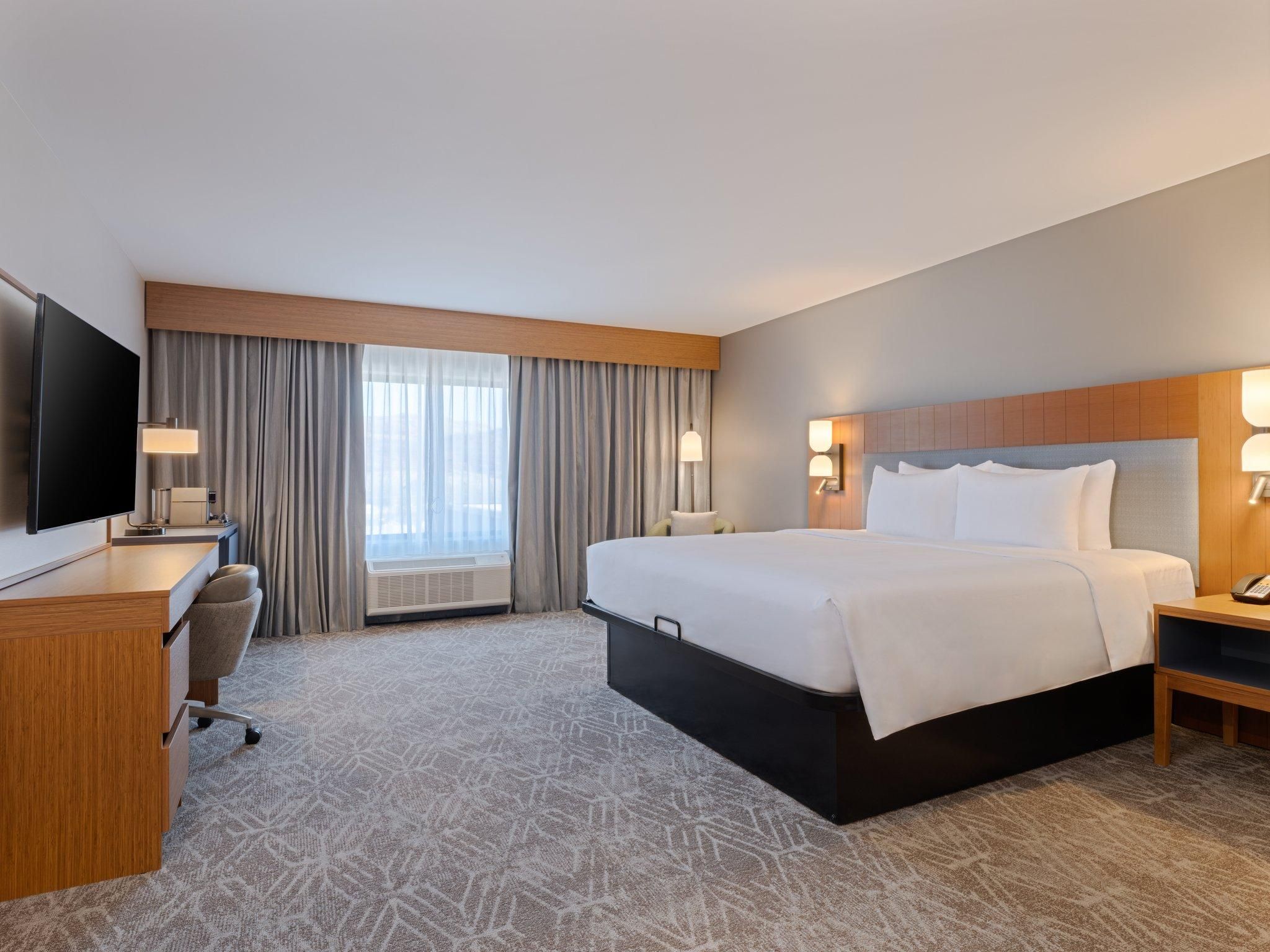 voco Moab By IHG 1 King Standard Mobility Accessible Tub