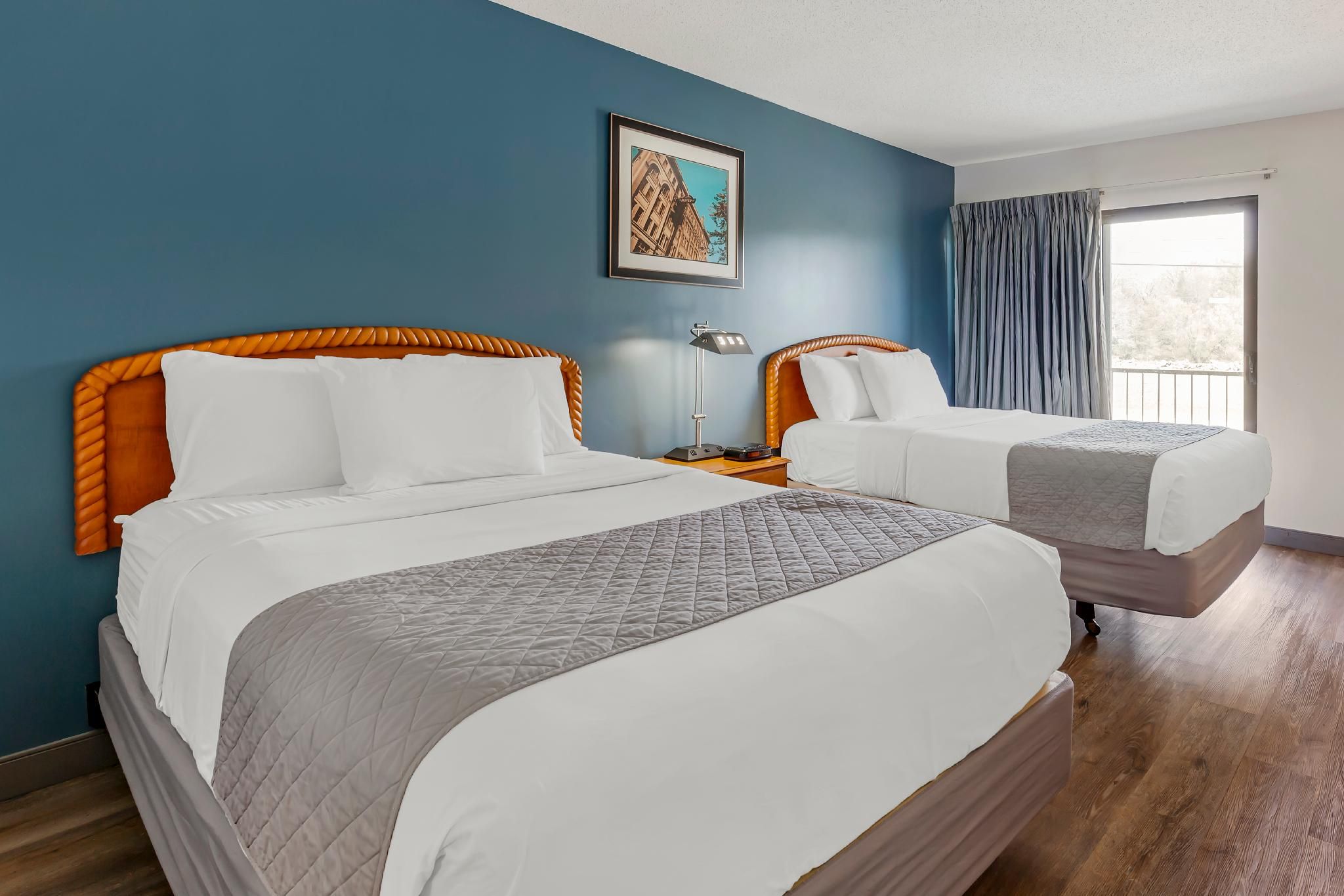 Standard Double Queen Room