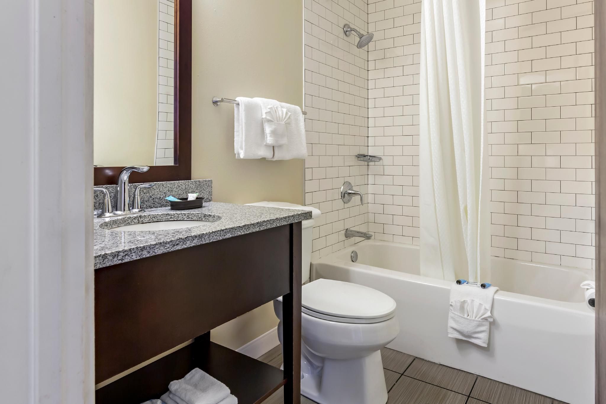Queen Suite for 4 People