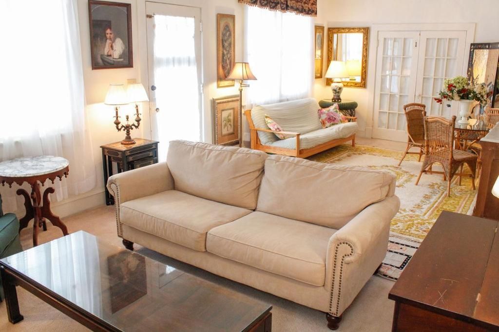 Cottage Mrs Johnsons
