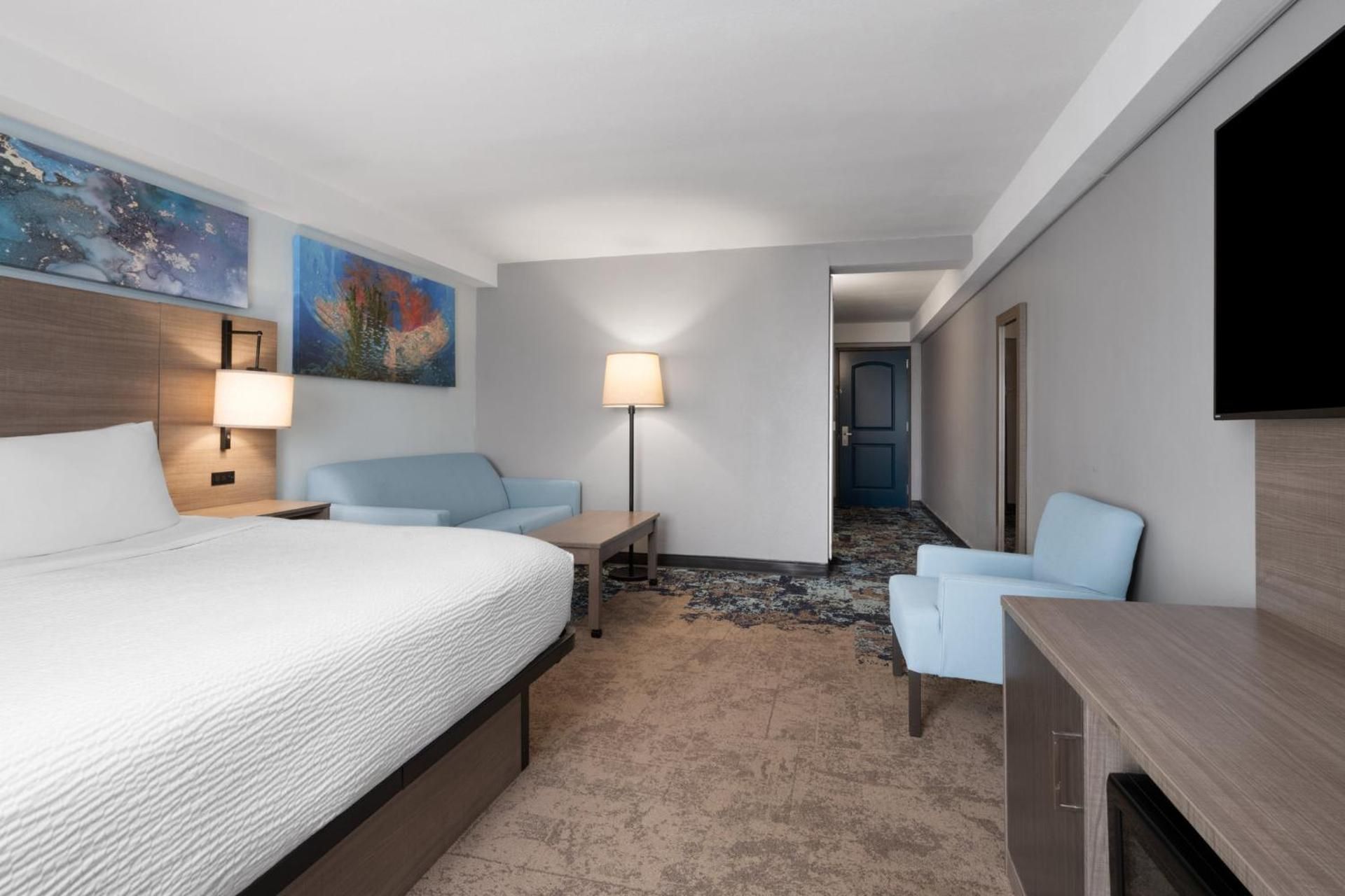 Standard King Room with Sofa Bed and Shower - Mobility Accessible