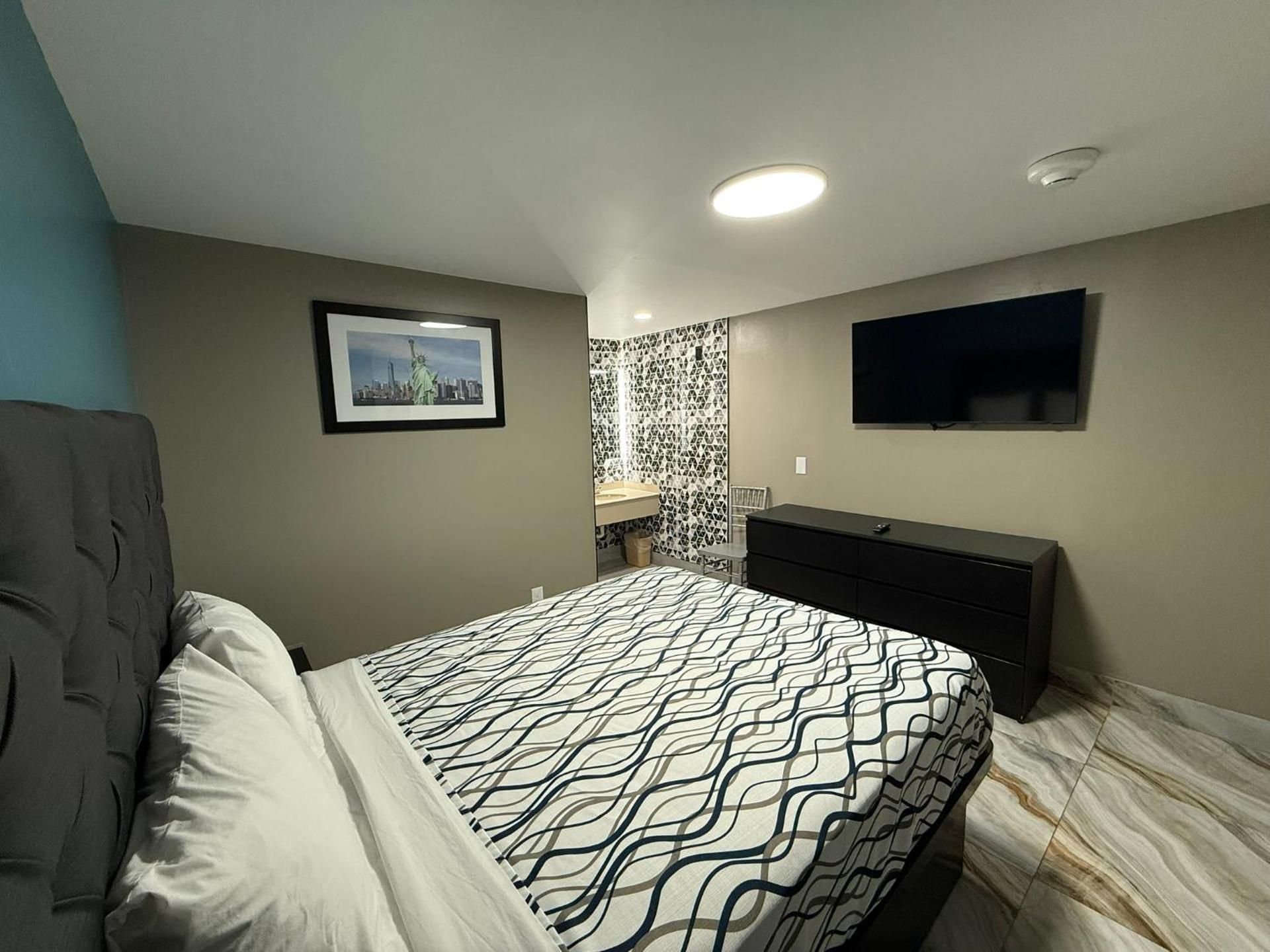 Deluxe King Room