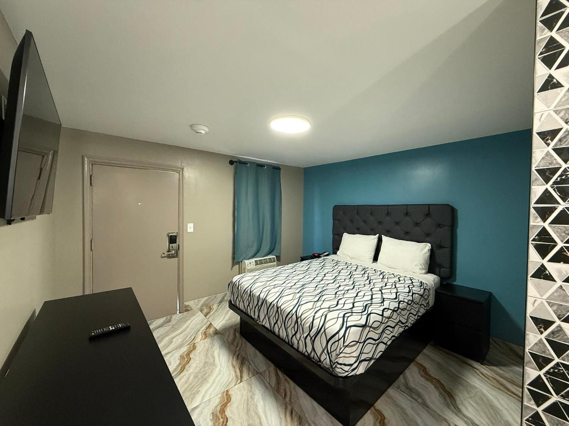 Non Smoking 1 Queen Bed