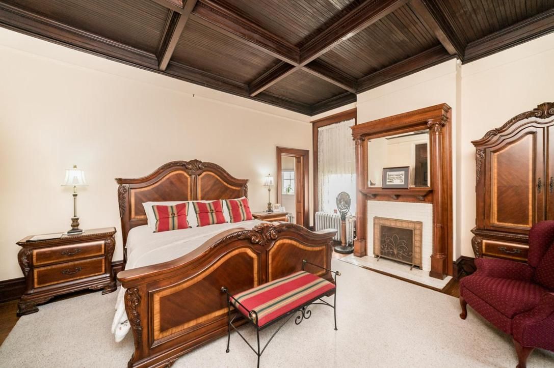 Deluxe King Suite