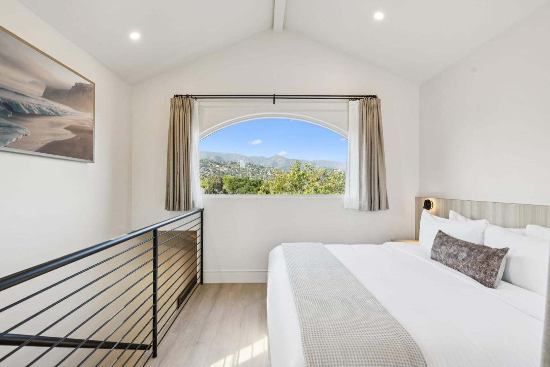 One-Bedroom Apartment with Balcony and Mountain View