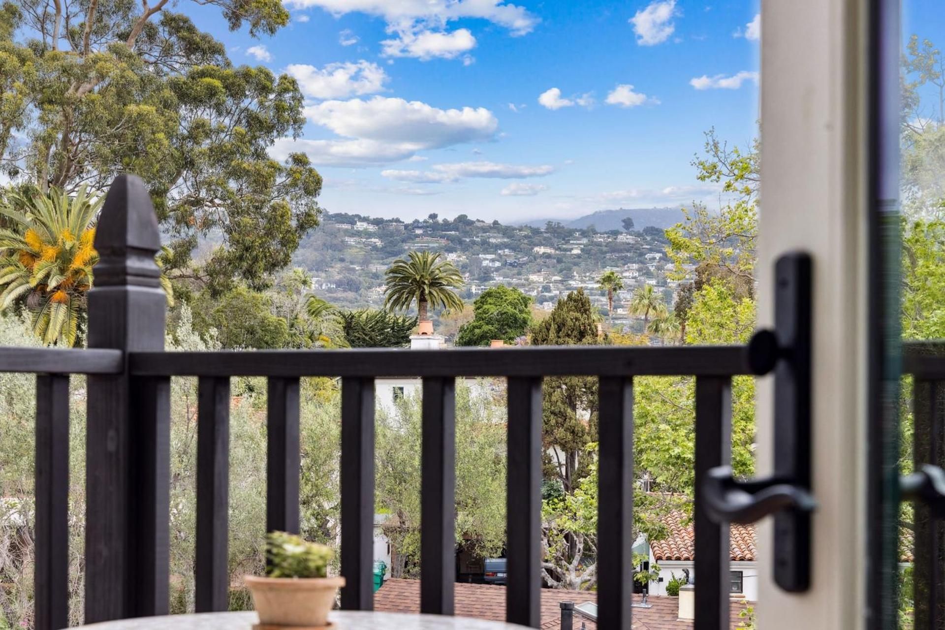 Casa Riviera - Boutique Suites in Downtown Santa Barbara Studio with Terrace 3