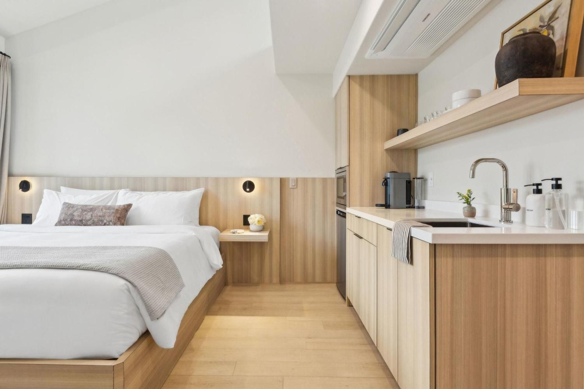 Casa Riviera - Boutique Suites in Downtown Santa Barbara Studio with Terrace 2