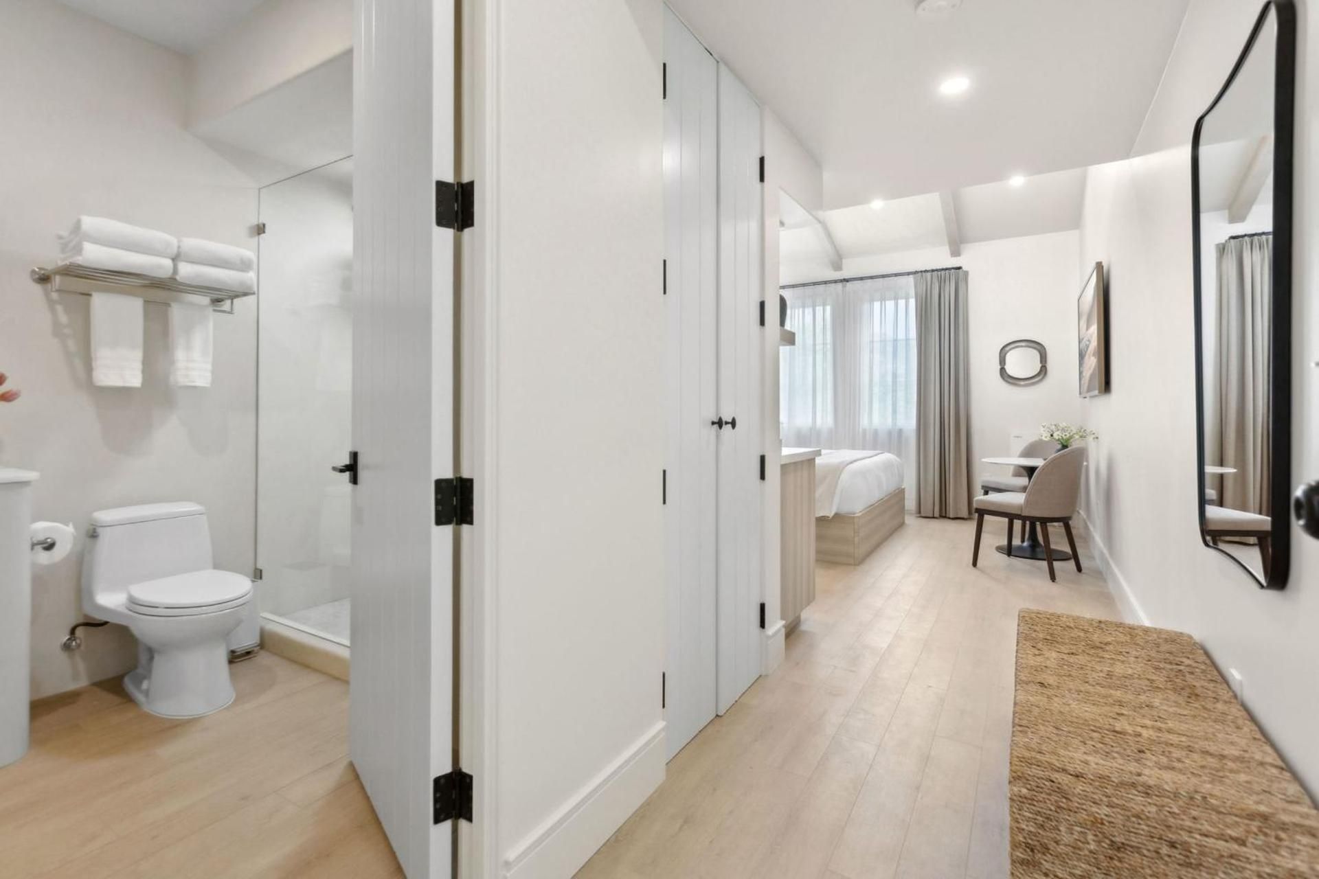 Casa Riviera - Boutique Suites in Downtown Santa Barbara Studio with Mountain View 2