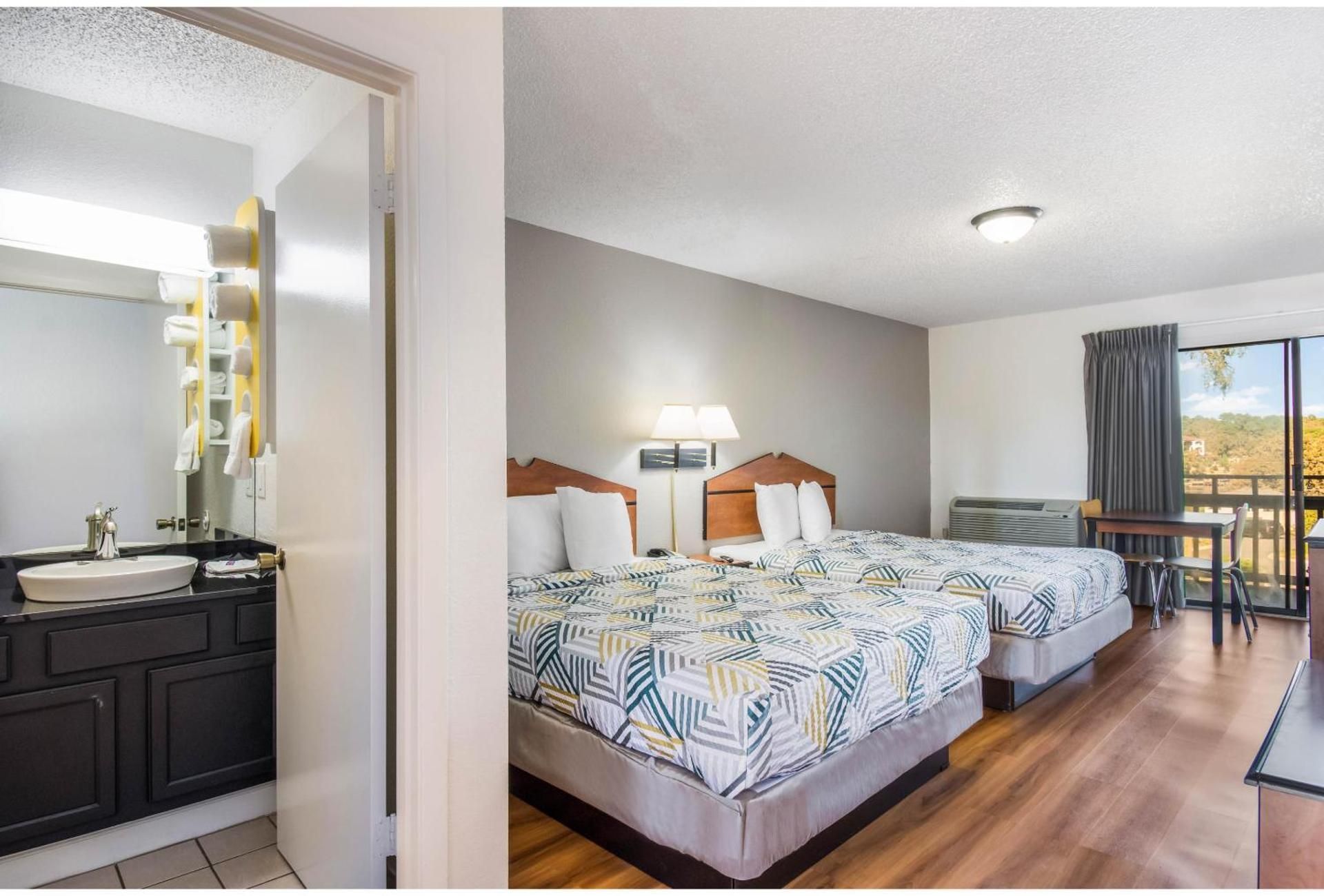 2 Queen Beds |ADA/RI Shower/Non-Smoking