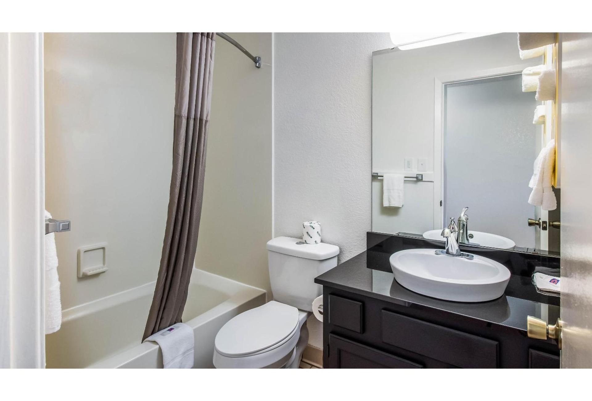 2 Queen Beds |ADA/RI Shower/Non-Smoking