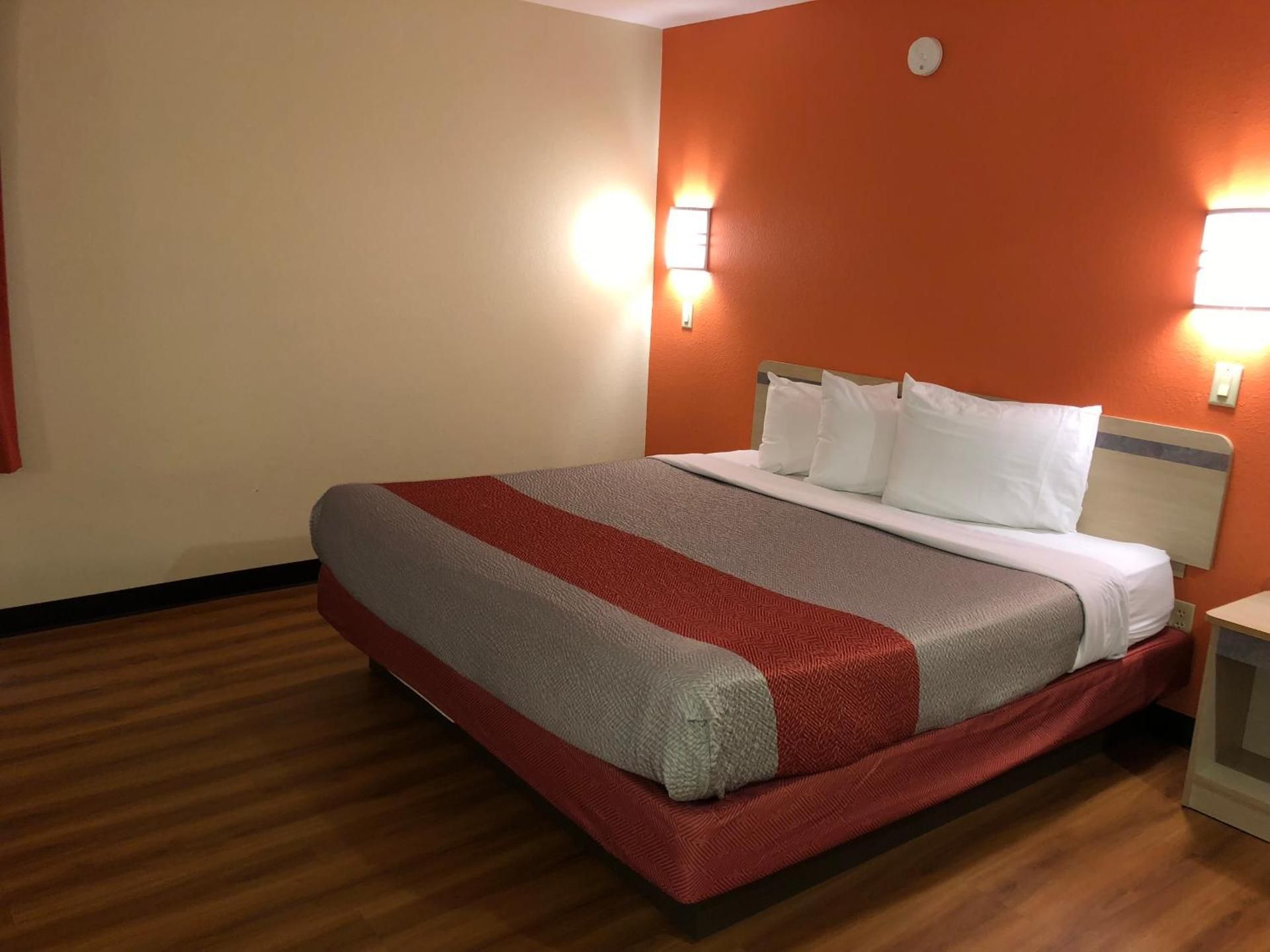 King Room - Non-Smoking