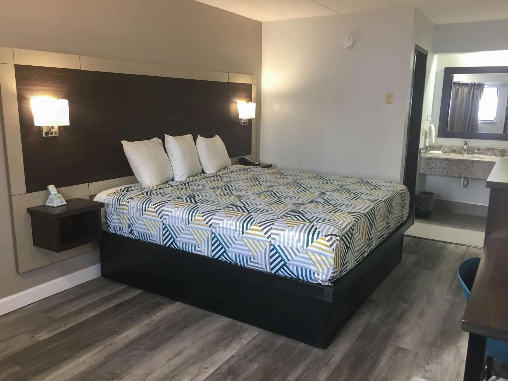 King Room - Disability Access - Non-Smoking