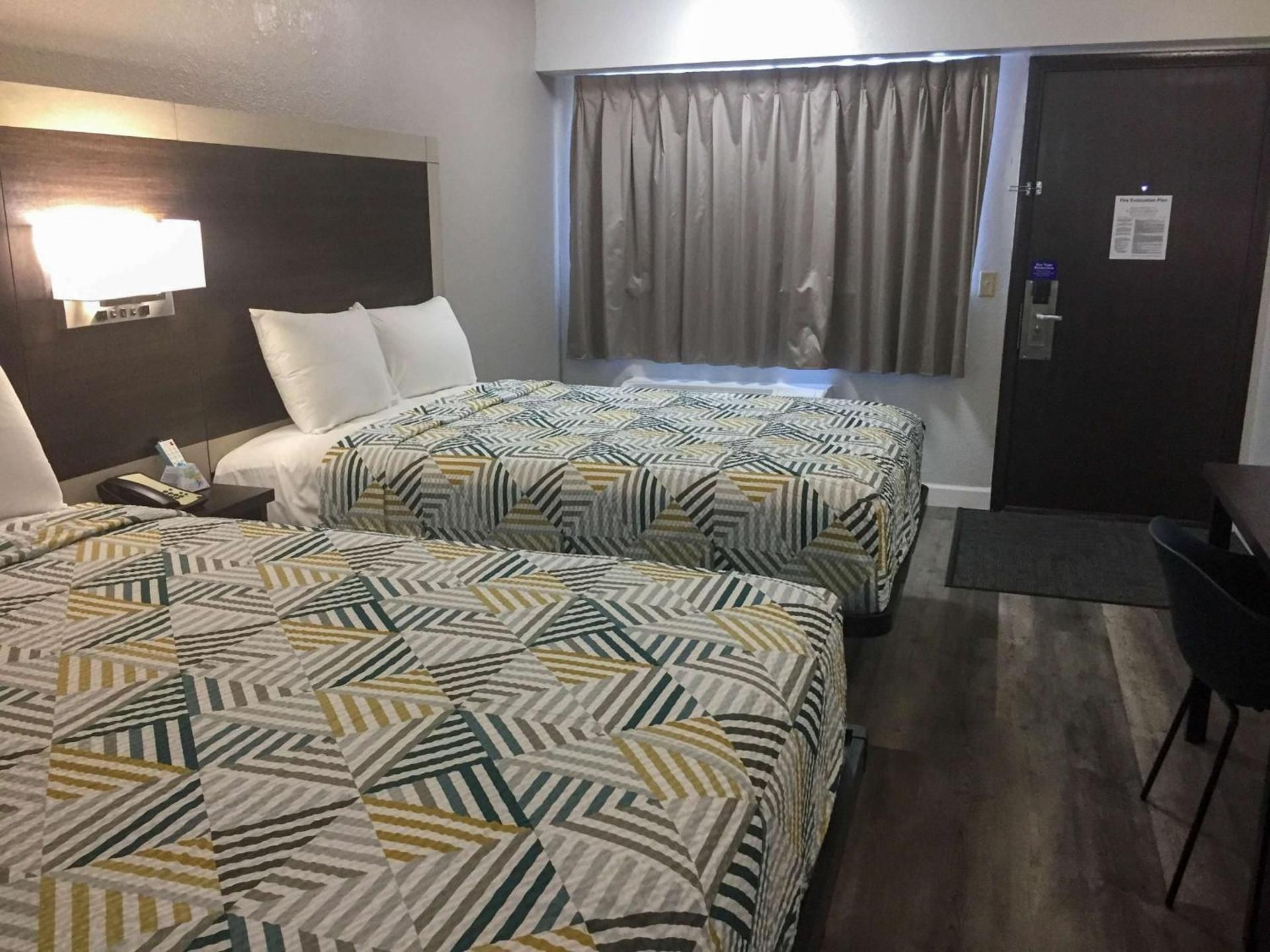 Queen Room - Disability Access - Non-Smoking