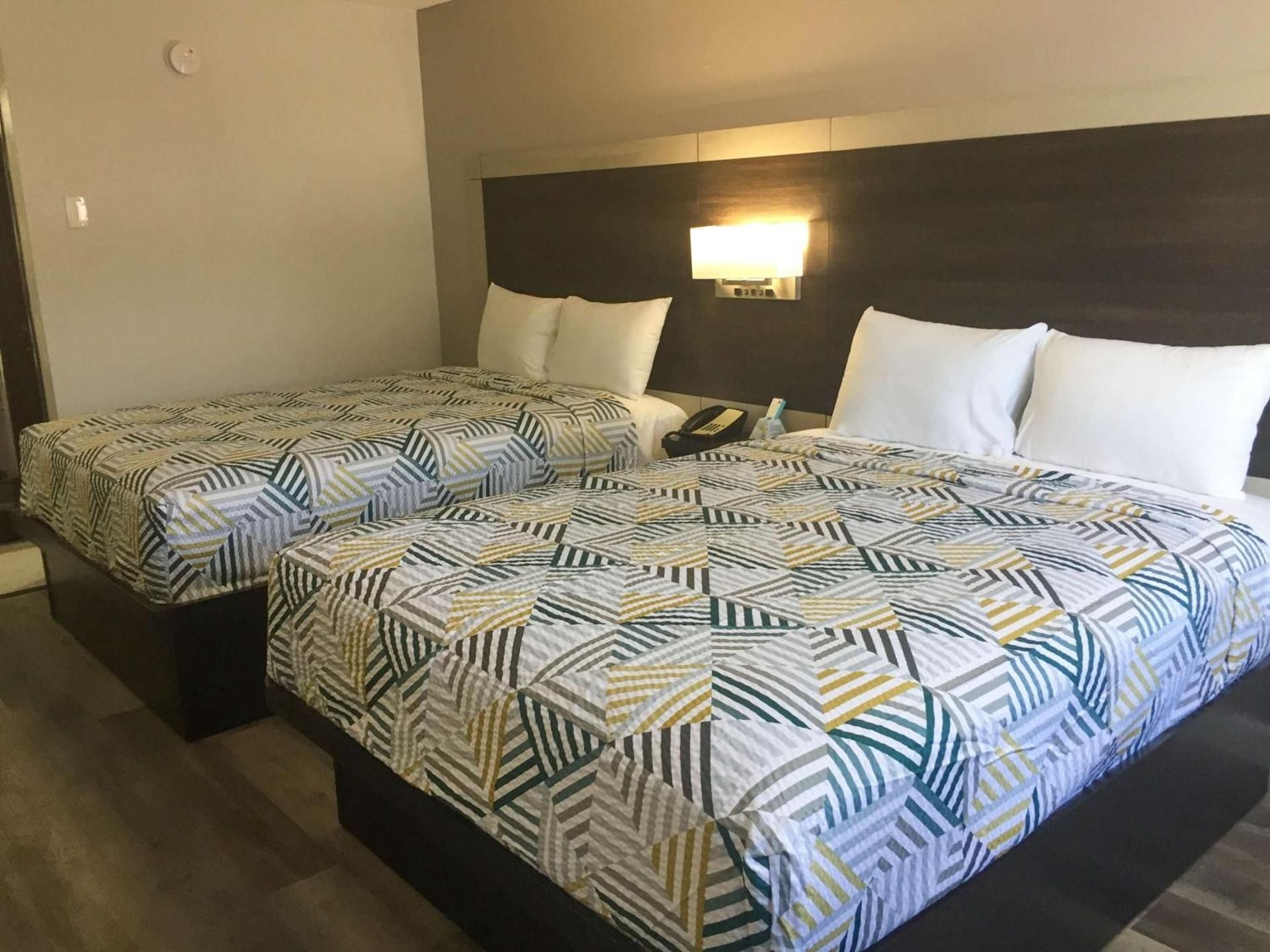 Deluxe Queen Room with Two Queen Beds - Smoking