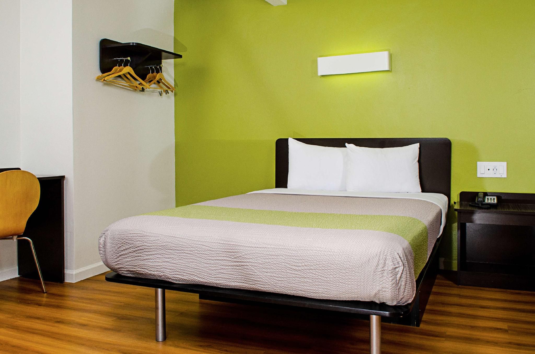 1 QUEEN BED | NON-SMOKING