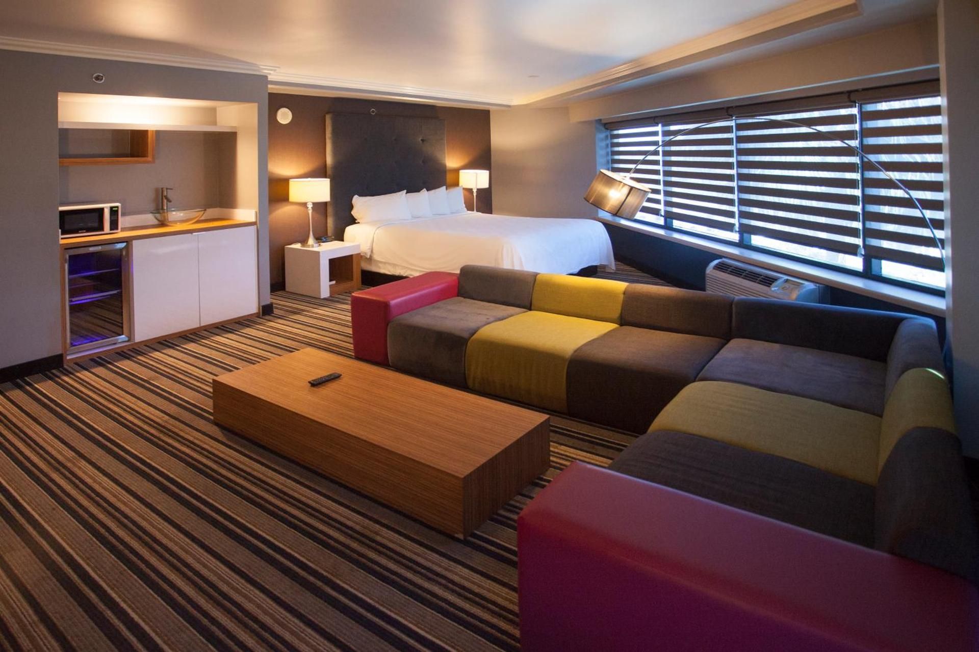 Hotel Huntington Beach King Executive Premier Suite - 1 king bed 2