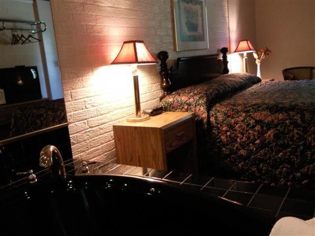 King Suite with Spa Bath - Non-Smoking
