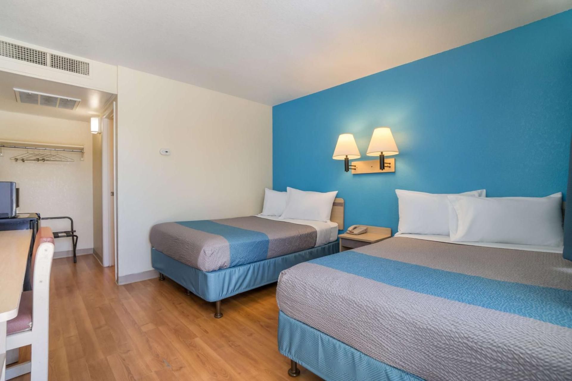 Deluxe Quadruple Room - Non-Smoking